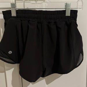 Lululemon hotty -hot shorts 2.5”, lined